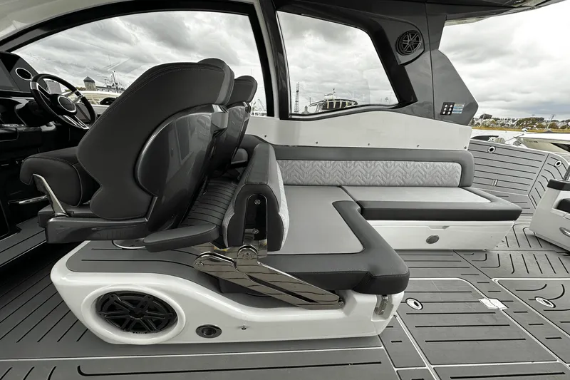 Slide: The Image of Galeon 375 GTO 2024 - 33