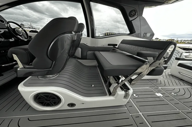 Slide: The Image of Galeon 375 GTO 2024 - 34