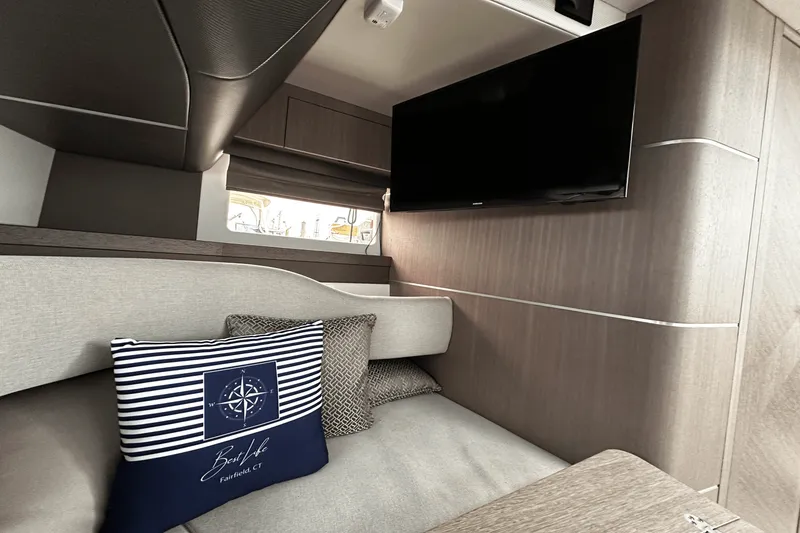 Slide: The Image of Galeon 375 GTO 2024 - 40