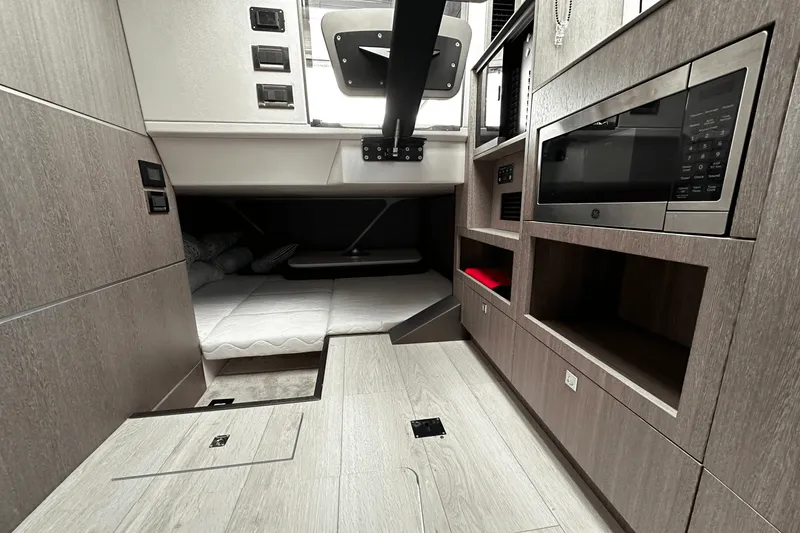 Slide: The Image of Galeon 375 GTO 2024 - 41