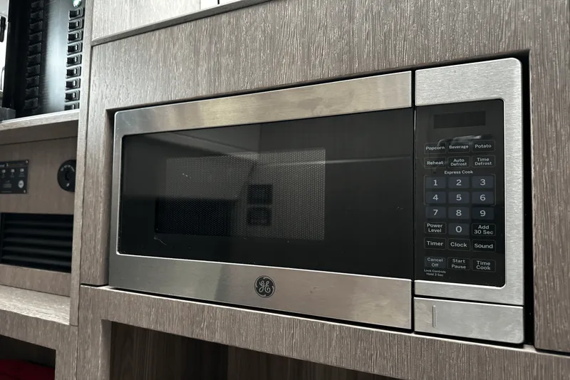 Slide: The Image of Galeon 375 GTO 2024 - 42