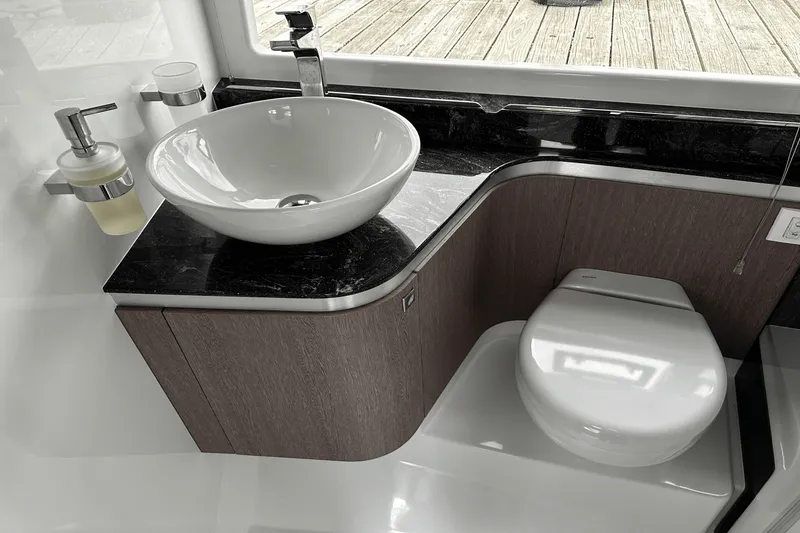 Slide: The Image of Galeon 375 GTO 2024 - 50