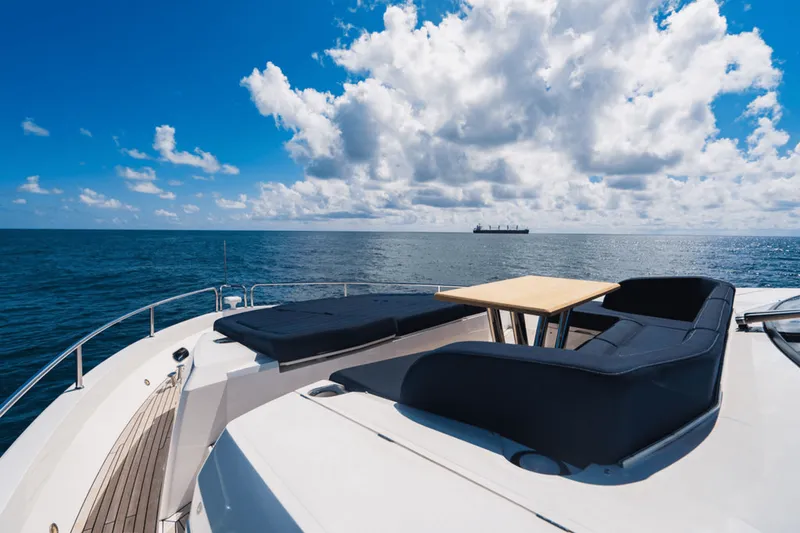 Slide: The Image of Sunseeker 86 2019 - 11