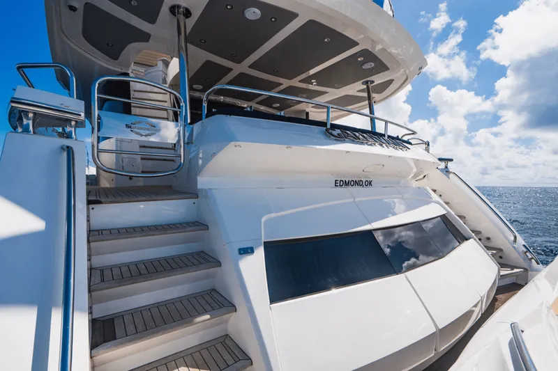 Slide: The Image of Sunseeker 86 2019 - 2