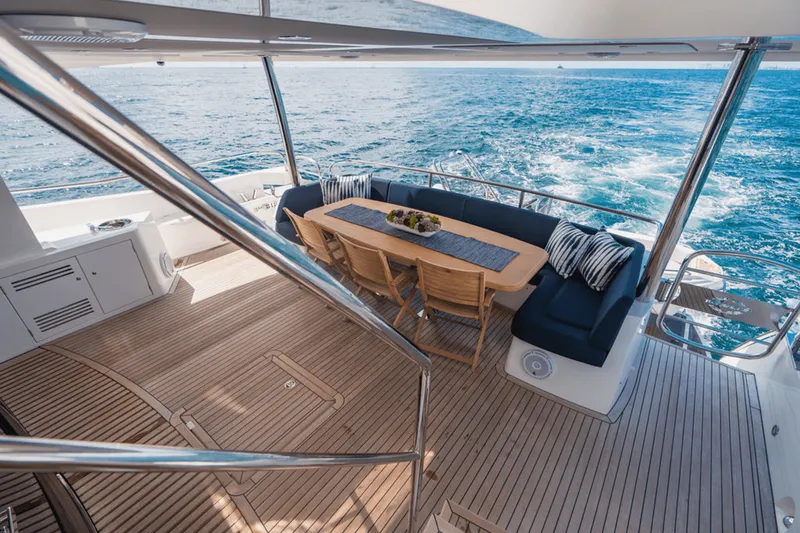 Slide: The Image of Sunseeker 86 2019 - 21