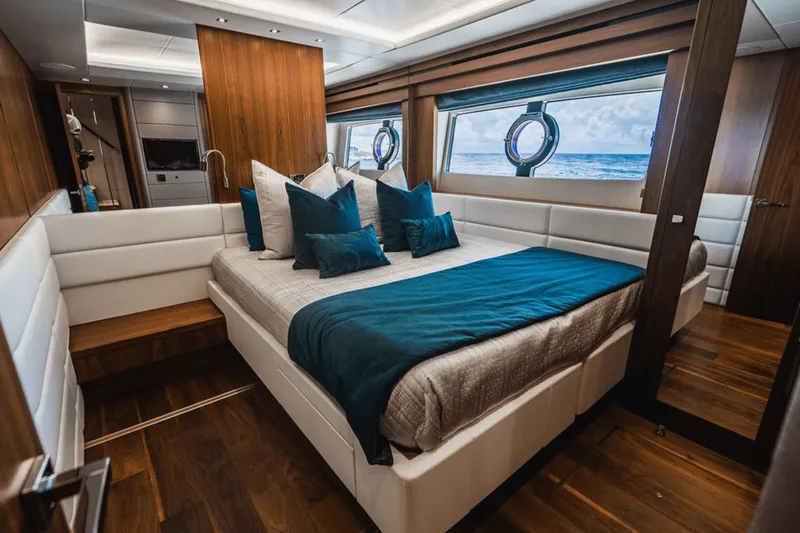 Slide: The Image of Sunseeker 86 2019 - 43