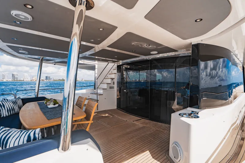 Slide: The Image of Sunseeker 86 2019 - 5