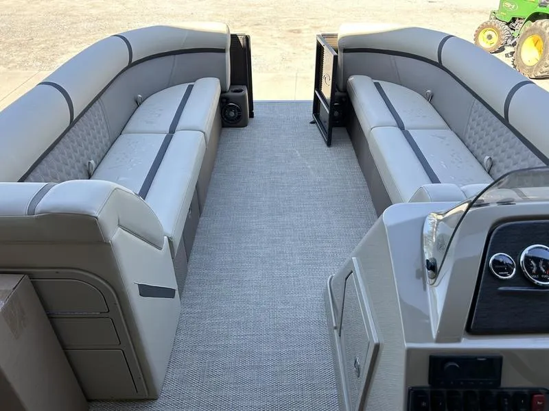 Slide: The Image of Crest Classic Platinum 240 SLC CPT DLX 2024 - 2