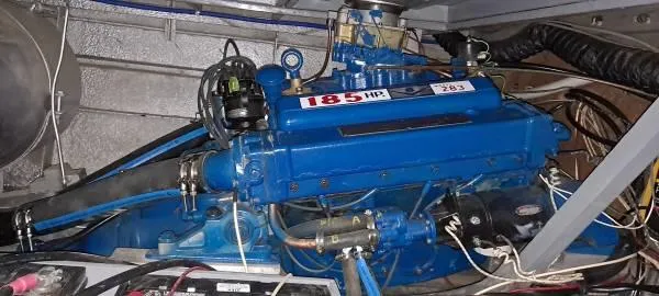 Slide: The Image of 1961 Chris-Craft Roamer engine, 185 HP, blue, detailed view. - 22