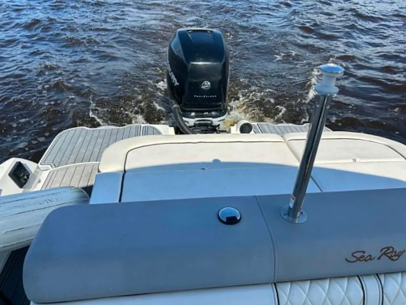 Slide: The Image of Sea Ray 270 SDX 2017 - 23