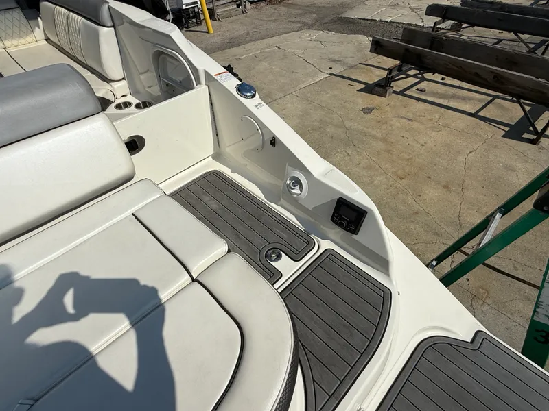 Slide: The Image of Sea Ray 270 SDX 2017 - 11