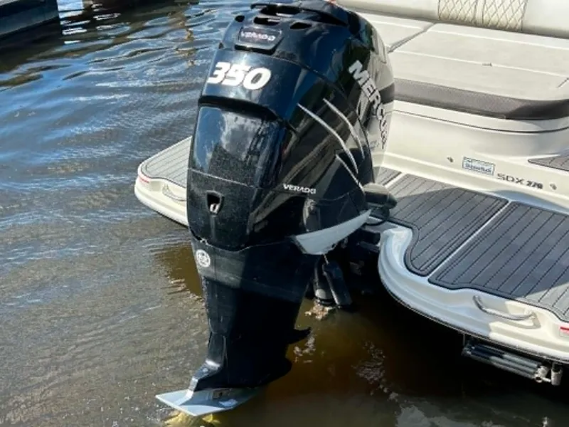 Slide: The Image of Sea Ray 270 SDX 2017 - 2