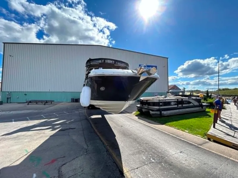 Slide: The Image of Sea Ray 270 SDX 2017 - 1