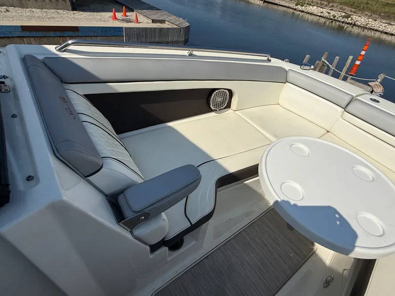 Slide: The Image of Sea Ray 270 SDX 2017 - 24