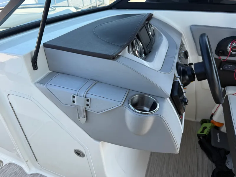 Slide: The Image of Sea Ray 270 SDX 2017 - 41
