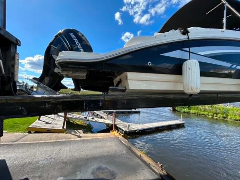 Slide: The Image of Sea Ray 270 SDX 2017 - 11