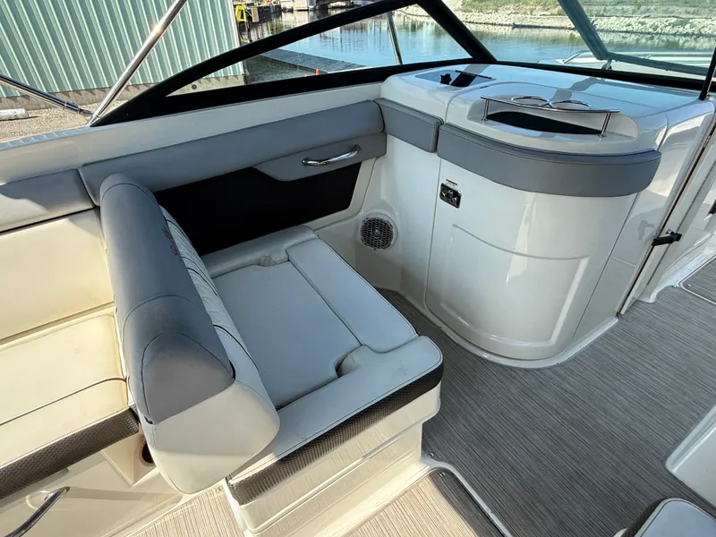 Slide: The Image of Sea Ray 270 SDX 2017 - 17