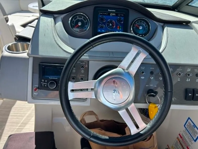 Slide: The Image of Sea Ray 270 SDX 2017 - 8