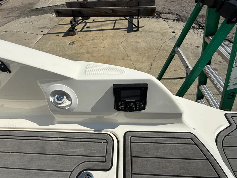 Slide: The Image of Sea Ray 270 SDX 2017 - 12