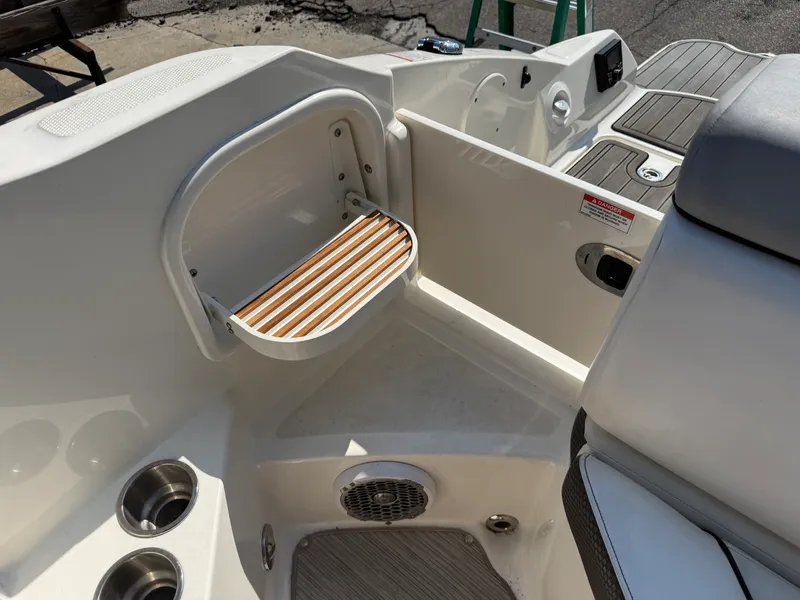 Slide: The Image of Sea Ray 270 SDX 2017 - 42