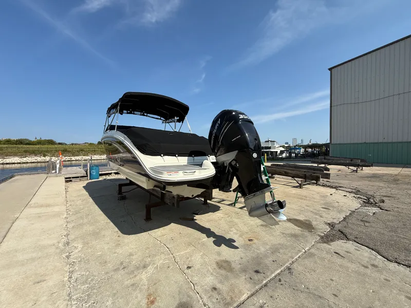 Slide: The Image of Sea Ray 270 SDX 2017 - 3