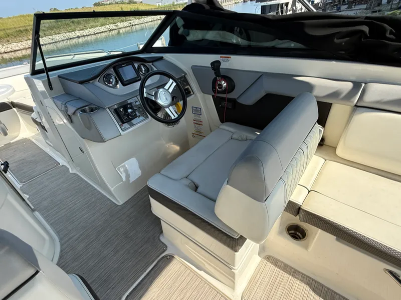 Slide: The Image of Sea Ray 270 SDX 2017 - 16