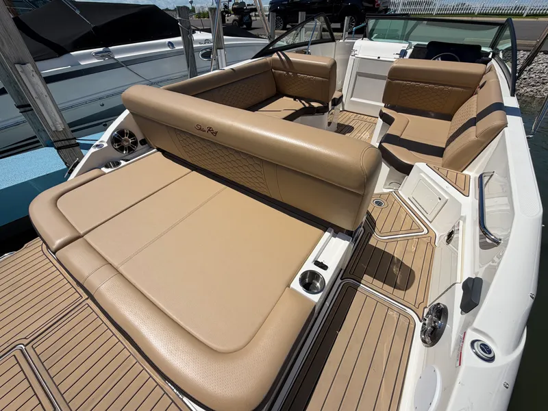Slide: The Image of Sea Ray 250 SDX 2021 - 6