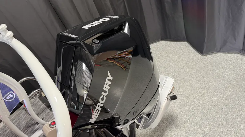 Slide: The Image of Premier 250 Solaris Sport 2024 - 13