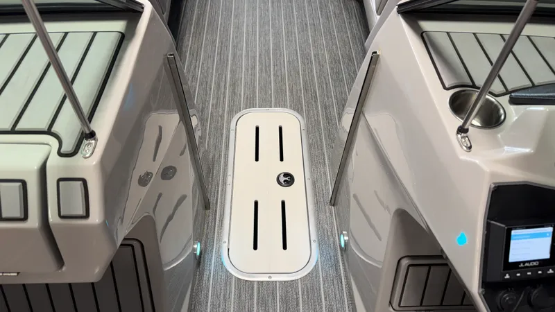 Slide: The Image of Premier 250 Solaris Sport 2024 - 73