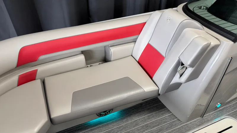 Slide: The Image of Premier 250 Solaris Sport 2024 - 88