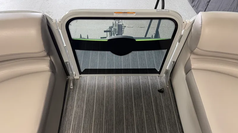 Slide: The Image of Premier 250 Solaris Sport 2024 - 98