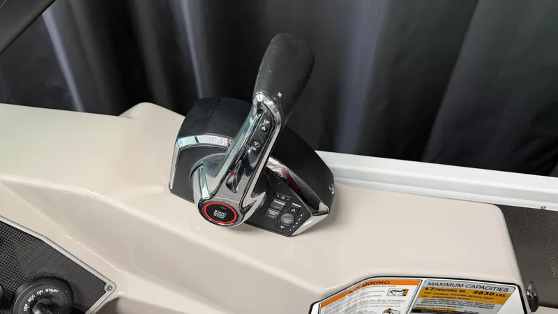 Slide: The Image of Premier 250 Solaris Sport 2024 - 64