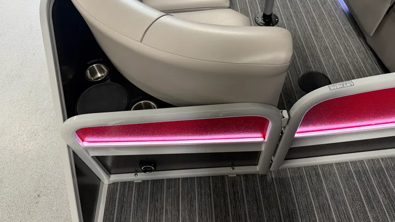 Slide: The Image of Premier 250 Solaris Sport 2024 - 18