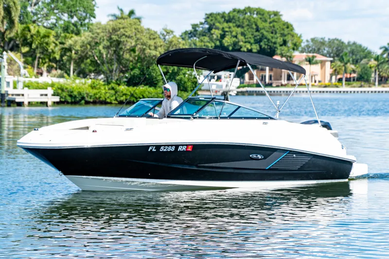 Slide: The Image of Sea Ray 240 SUNDECK OUTBOARD 2014 - 0