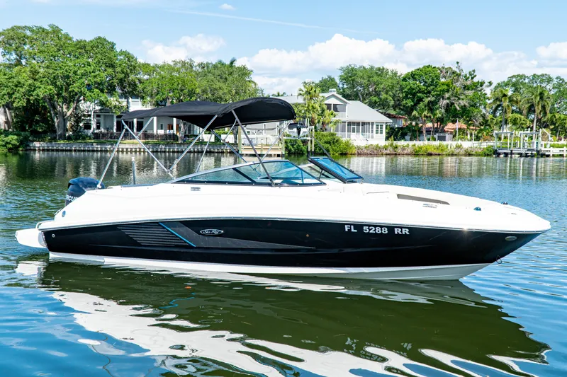 Slide: The Image of Sea Ray 240 SUNDECK OUTBOARD 2014 - 1