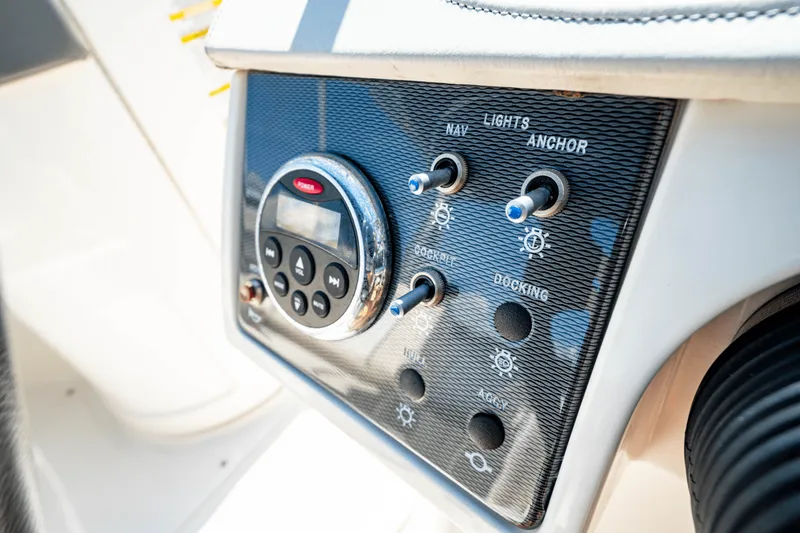 Slide: The Image of Sea Ray 240 SUNDECK OUTBOARD 2014 - 10