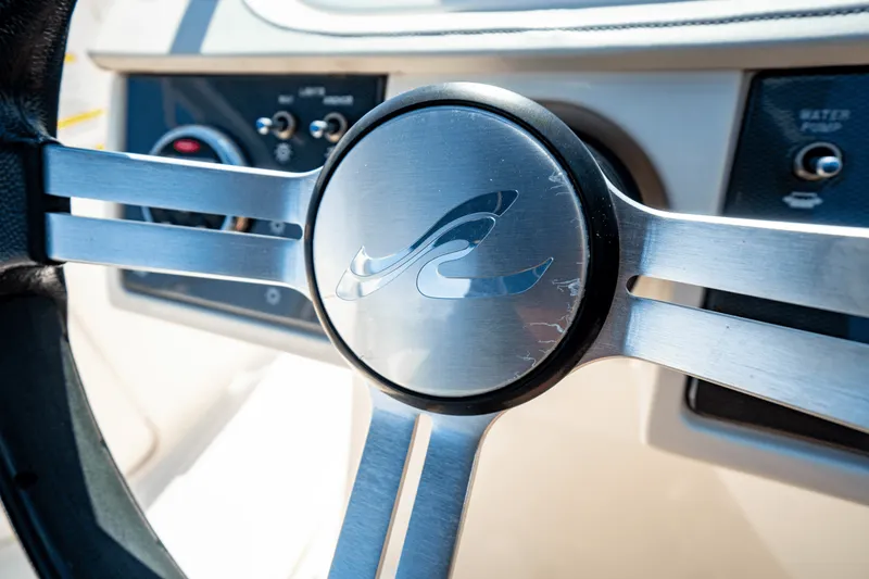 Slide: The Image of Sea Ray 240 SUNDECK OUTBOARD 2014 - 11