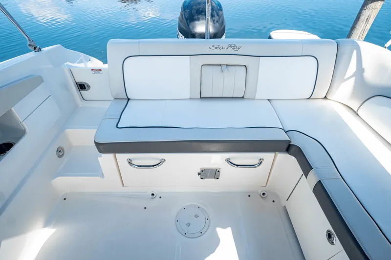 Slide: The Image of Sea Ray 240 SUNDECK OUTBOARD 2014 - 14