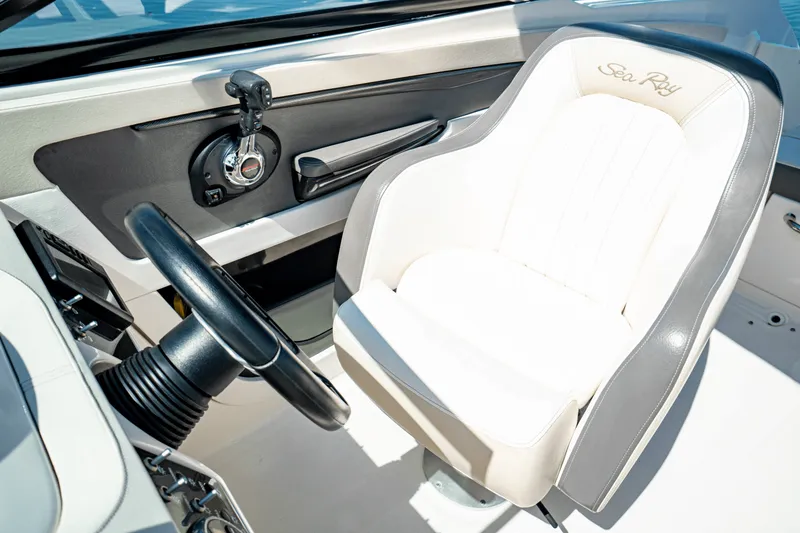 Slide: The Image of Sea Ray 240 SUNDECK OUTBOARD 2014 - 15