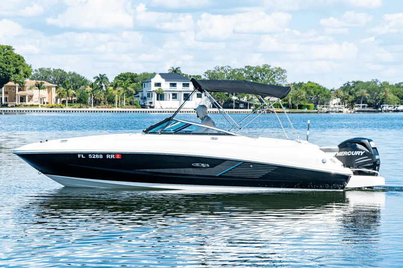 Slide: The Image of Sea Ray 240 SUNDECK OUTBOARD 2014 - 2