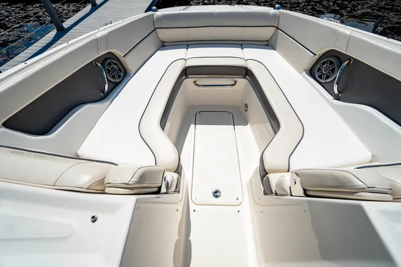 Slide: The Image of Sea Ray 240 SUNDECK OUTBOARD 2014 - 27