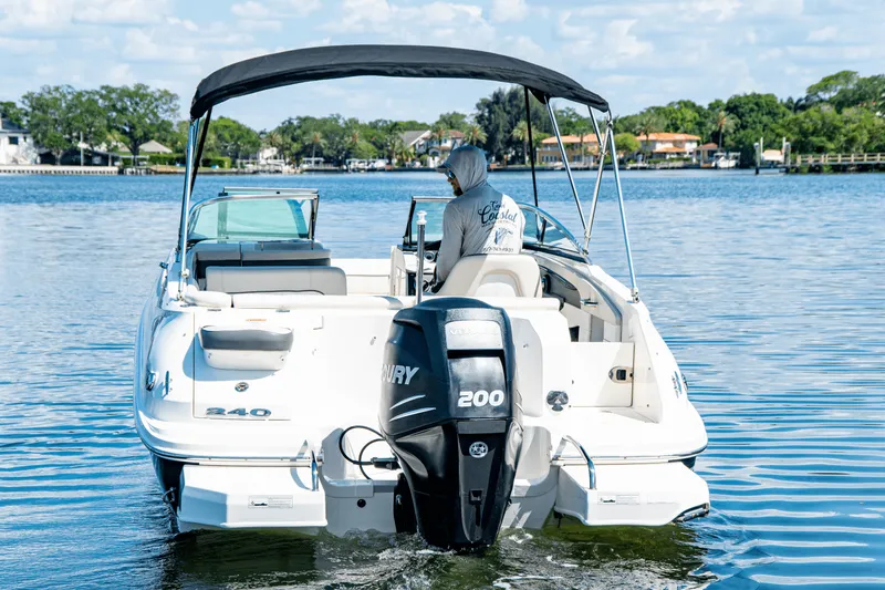 Slide: The Image of Sea Ray 240 SUNDECK OUTBOARD 2014 - 5