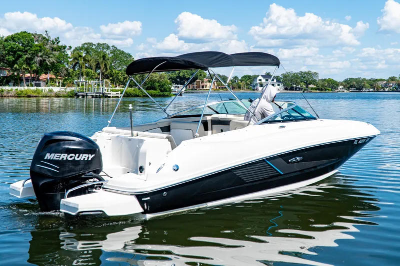 Slide: The Image of Sea Ray 240 SUNDECK OUTBOARD 2014 - 6