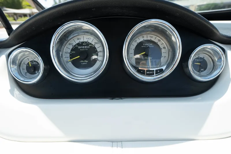 Slide: The Image of Sea Ray 240 SUNDECK OUTBOARD 2014 - 9