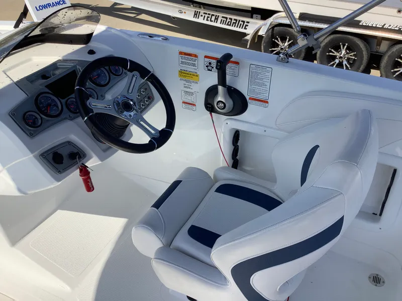 Slide: The Image of Sun Tracker TAHOE 2150 2018 - 11