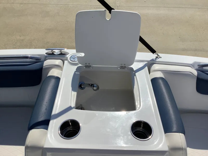 Slide: The Image of Sun Tracker TAHOE 2150 2018 - 16