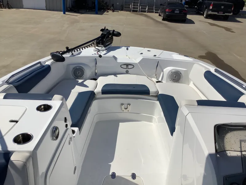 Slide: The Image of Sun Tracker TAHOE 2150 2018 - 18