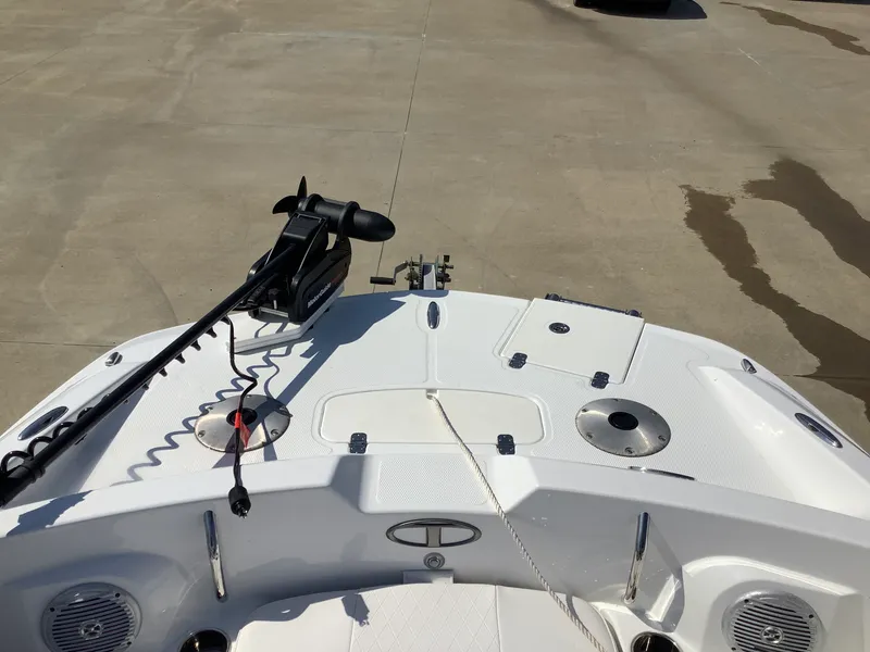 Slide: The Image of Sun Tracker TAHOE 2150 2018 - 19