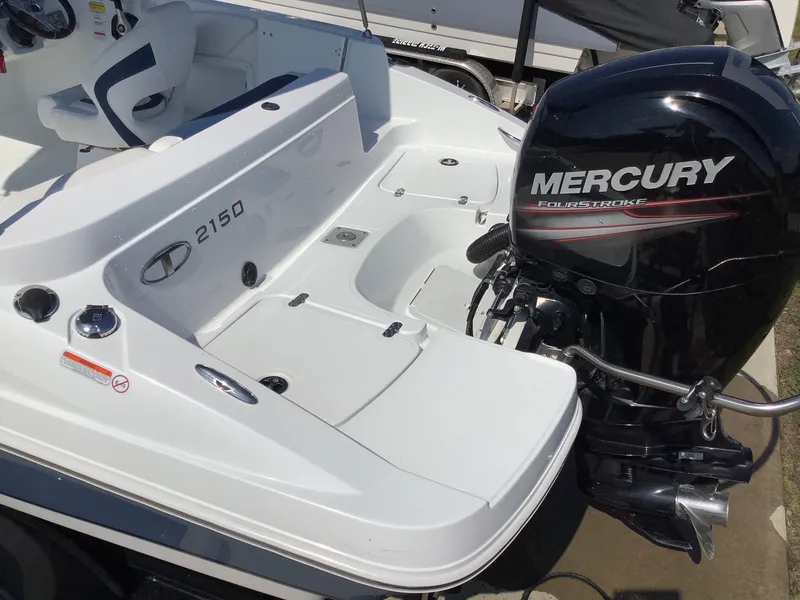 Slide: The Image of Sun Tracker TAHOE 2150 2018 - 7