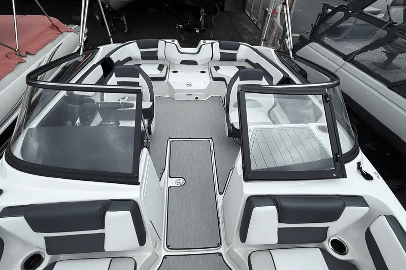 Slide: The Image of Yamaha 195 SX 2024 - 12